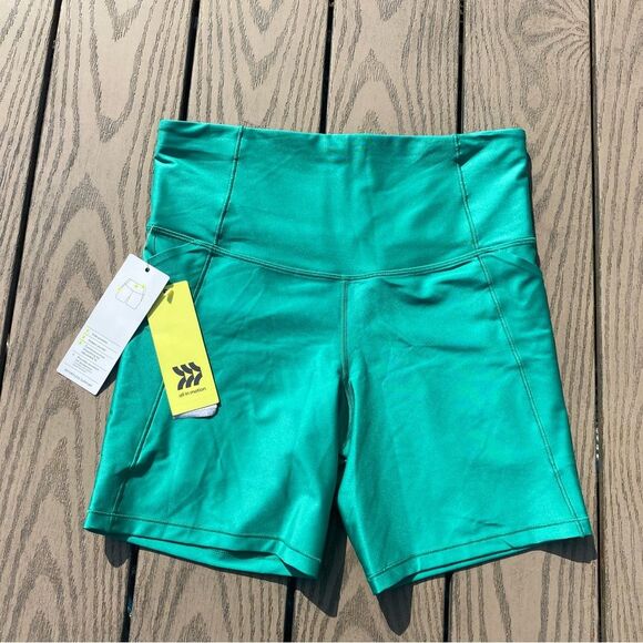 NWT All in motion medium green effortless support 6 inch bike active shorts - Picture 2 of 8